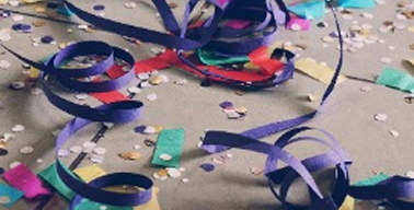 Confetes de carnaval no chão